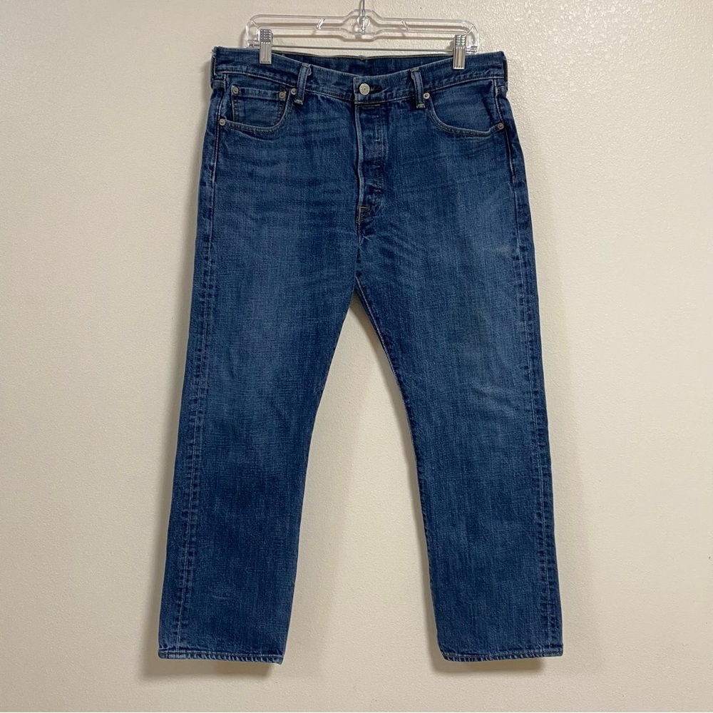 Levi’s Jeans Men’s Size 36 Medium Wash 501 button fly straight leg denim jeans